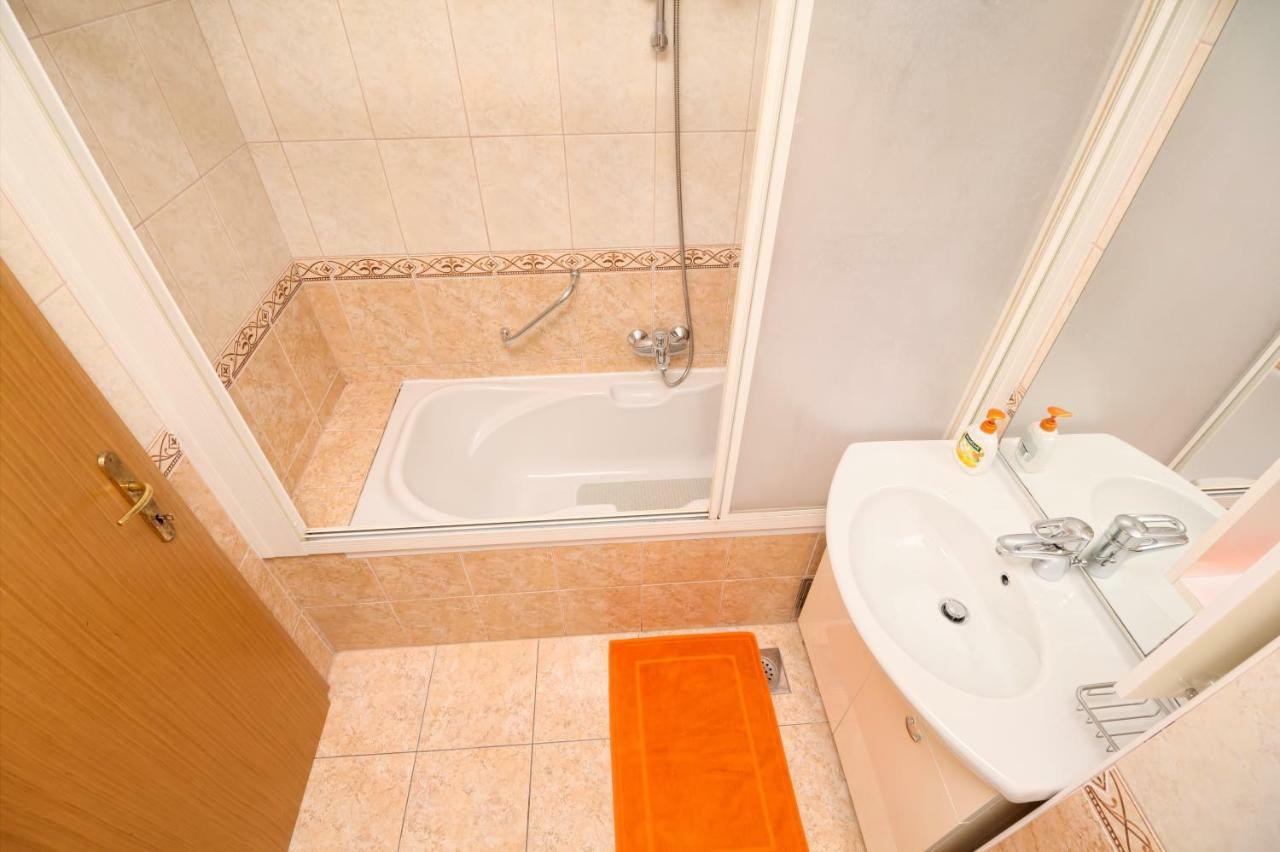 Apartman Laura Galileo Blizu Centra I Plaze マカルスカ エクステリア 写真